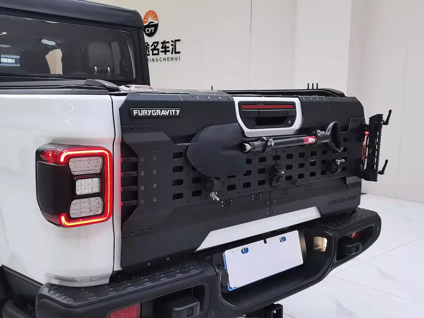 Jeep Gladiator 2022 3.6L Pioneer Edition фото 10