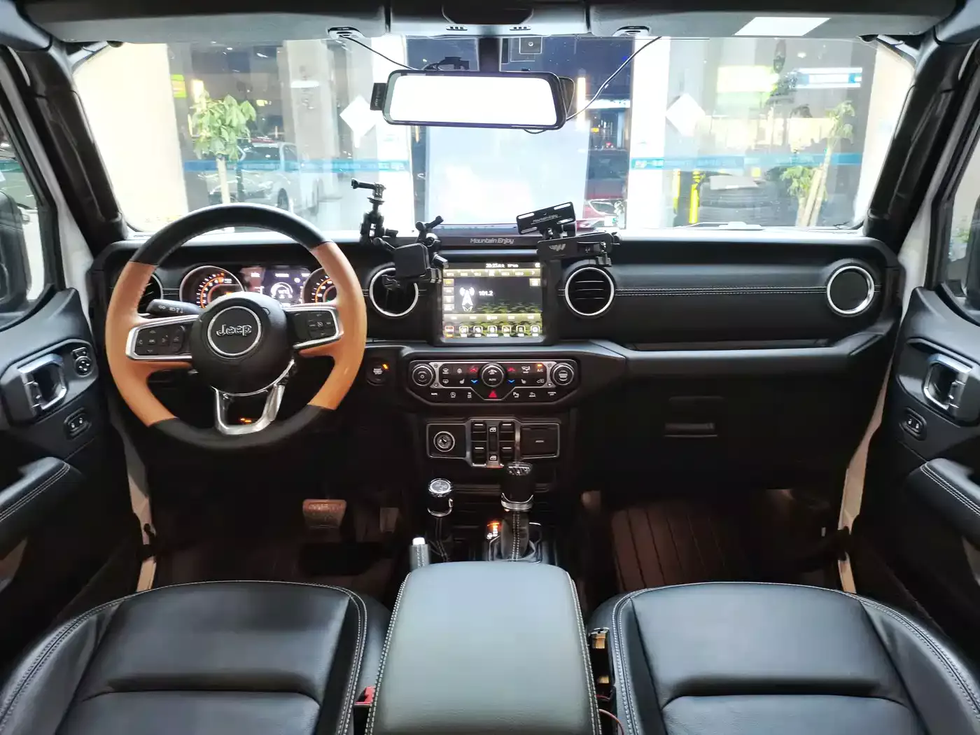 Jeep Gladiator 2022 3.6L Pioneer Edition фото 13