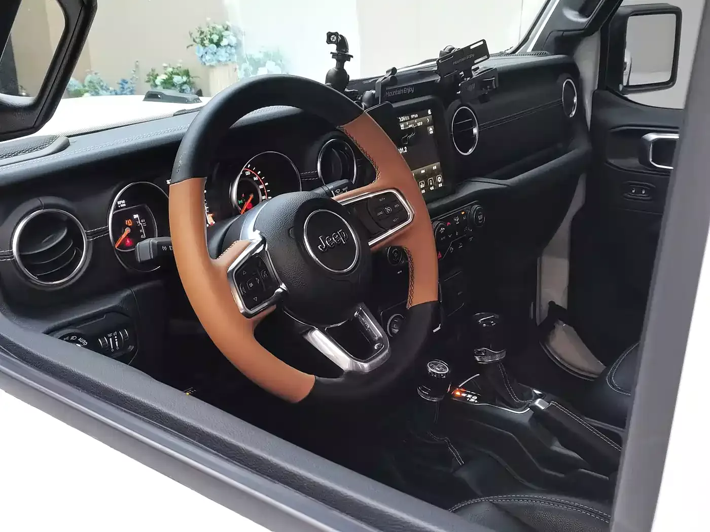 Jeep Gladiator 2022 3.6L Pioneer Edition фото 14