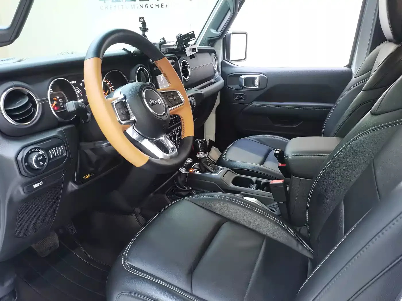 Jeep Gladiator 2022 3.6L Pioneer Edition фото 15