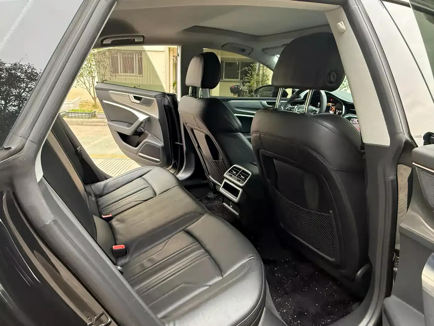 Audi A7 2023 Model 45 TFSI Premium Selection Edition фото 9