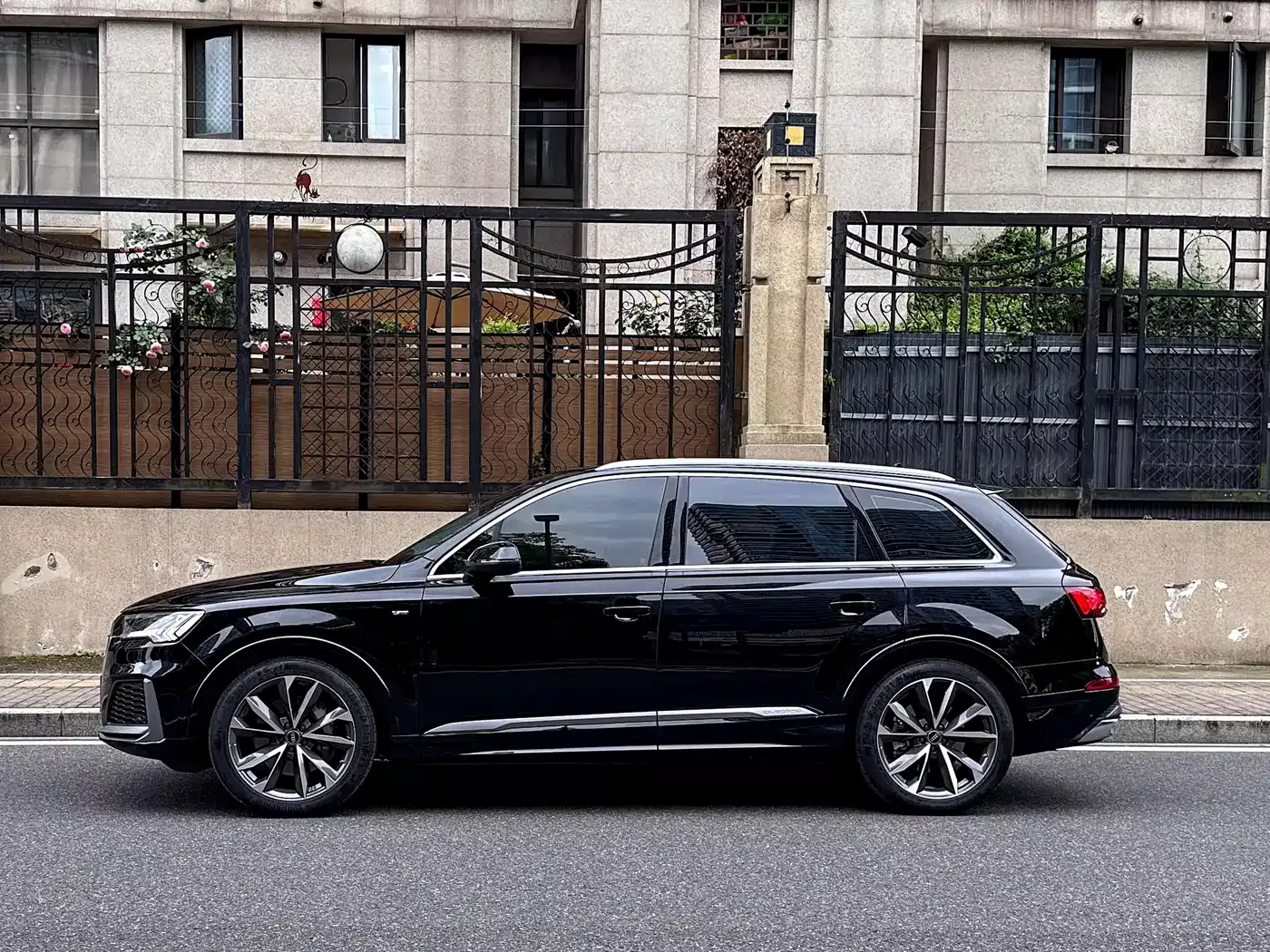 Audi Q7 2023 55 TFSI quattro S line Sport фото 3
