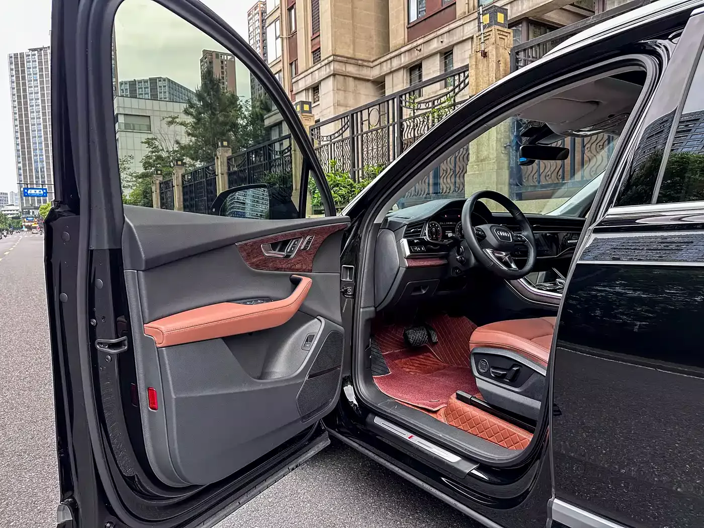 Audi Q7 2023 55 TFSI quattro S line Sport фото 13