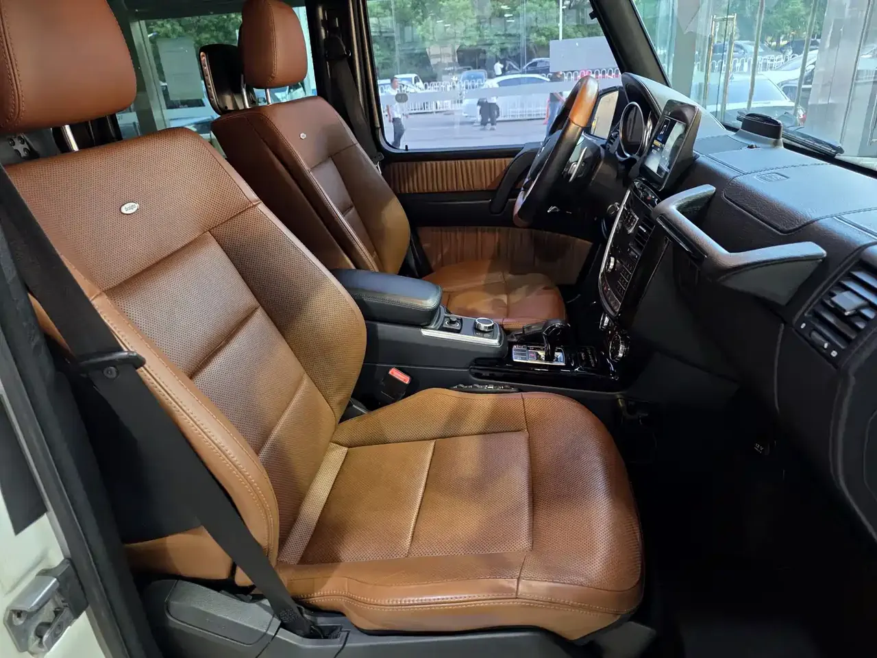 Mercedes-Benz G-Class 2018 G 500 designo Masterpiece Collector's Edition фото 16