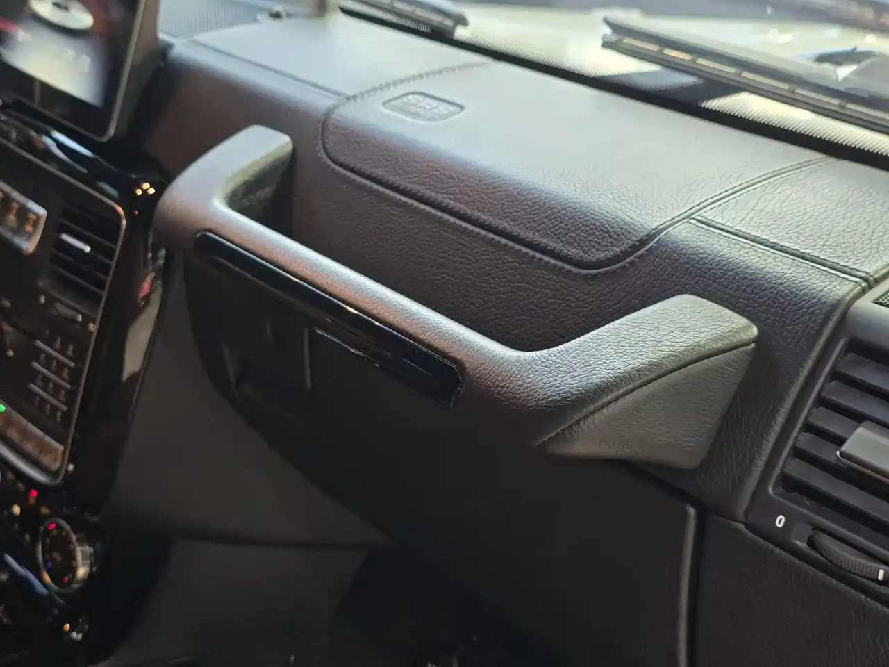 Mercedes-Benz G-Class 2018 G 500 designo Masterpiece Collector's Edition фото 21