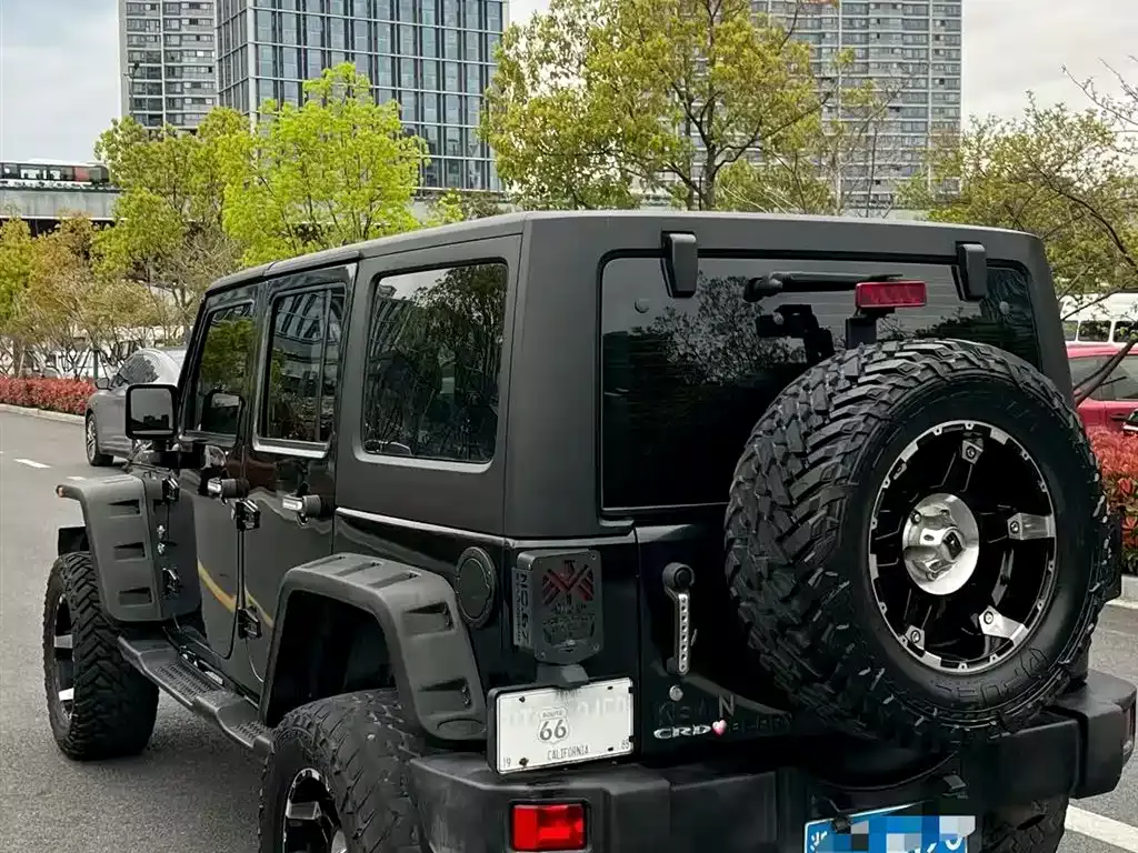 Jeep Wrangler 2015 2.8TD Sahara 4-Door фото 4