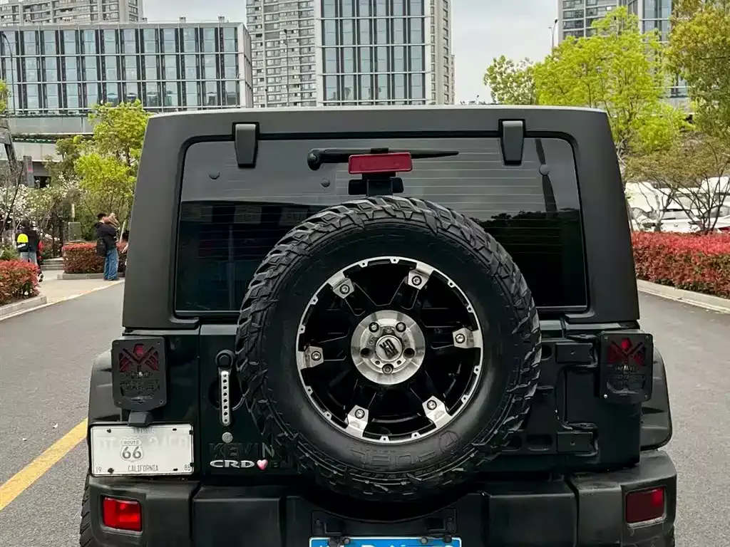 Jeep Wrangler 2015 2.8TD Sahara 4-Door фото 5