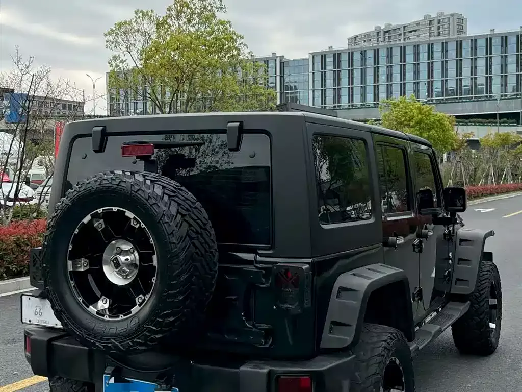 Jeep Wrangler 2015 2.8TD Sahara 4-Door фото 6