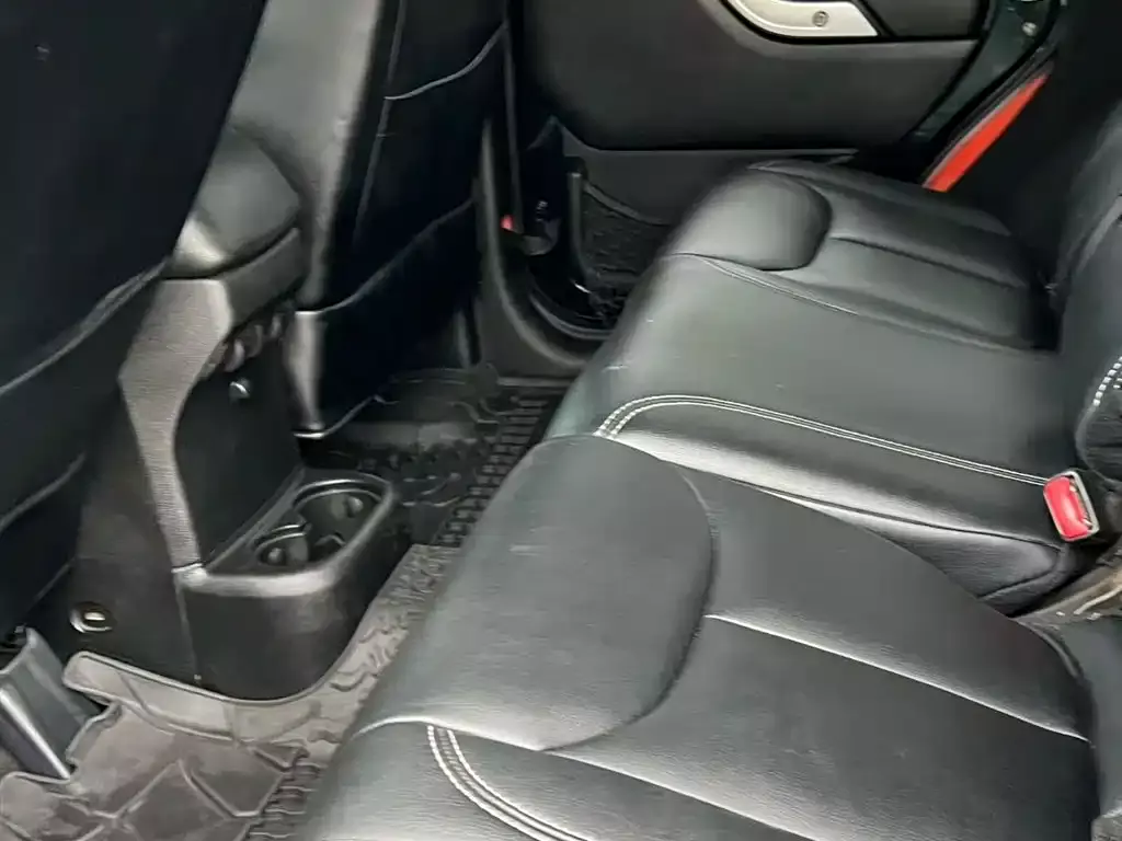 Jeep Wrangler 2015 2.8TD Sahara 4-Door фото 8