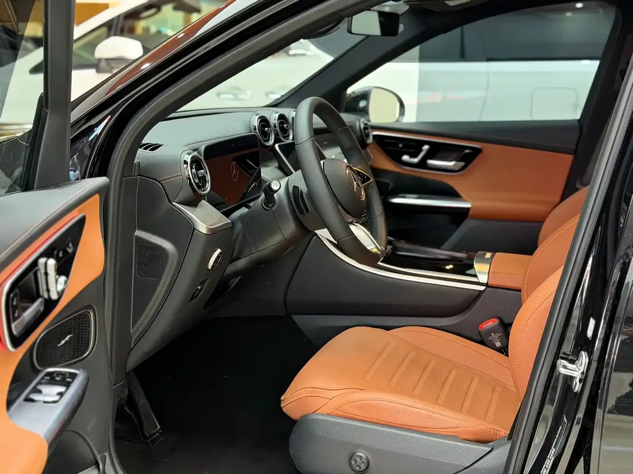 Mercedes-Benz GLC 2024 GLC 260 L 4MATIC Luxury 5-seater фото 5