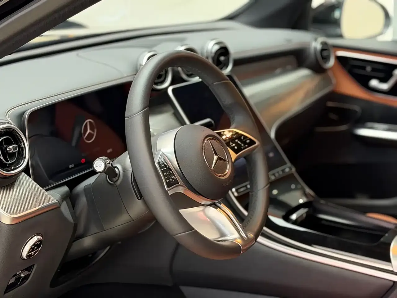 Mercedes-Benz GLC 2024 GLC 260 L 4MATIC Luxury 5-seater фото 6