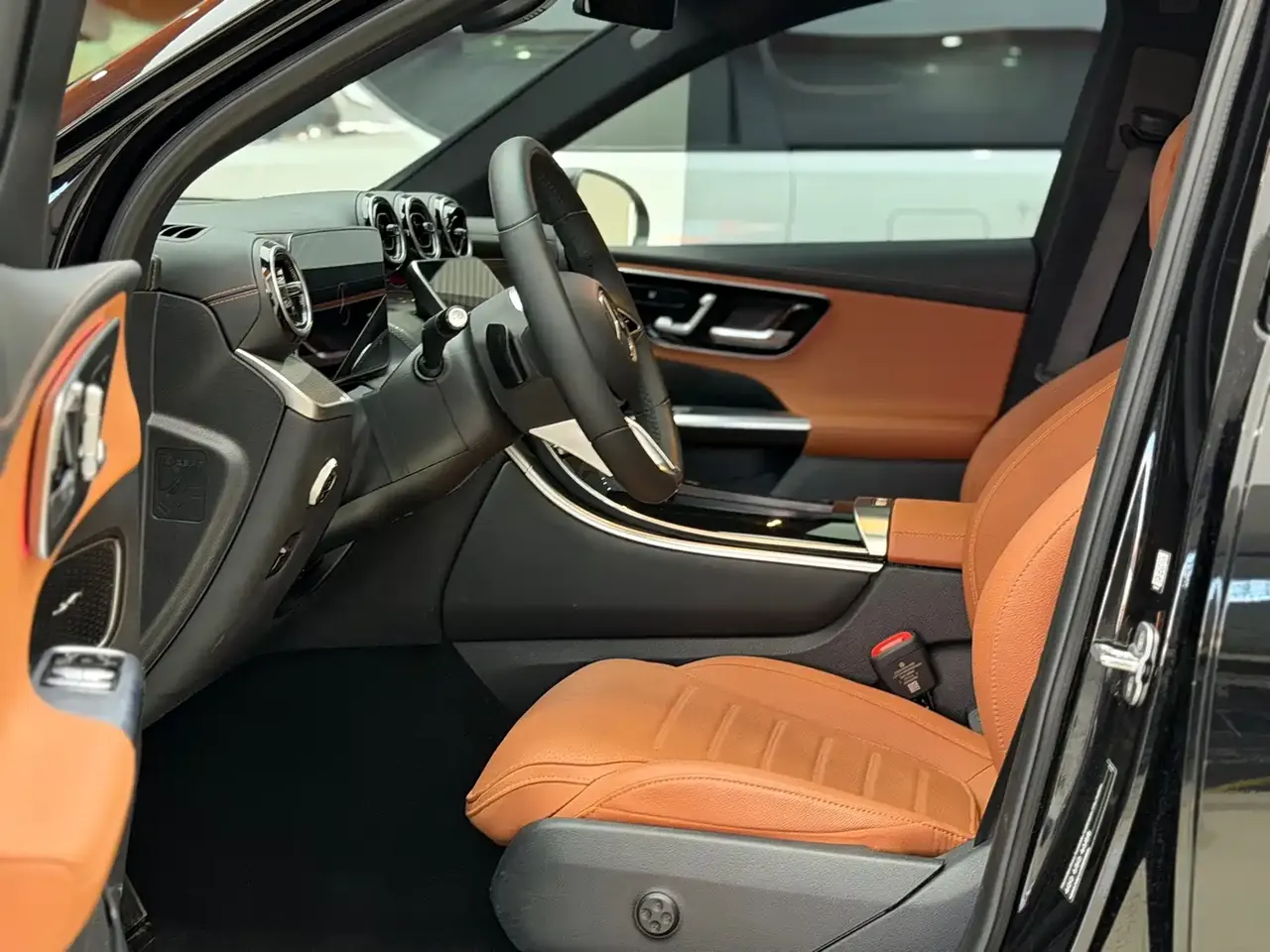 Mercedes-Benz GLC 2024 GLC 260 L 4MATIC Luxury 5-seater фото 7