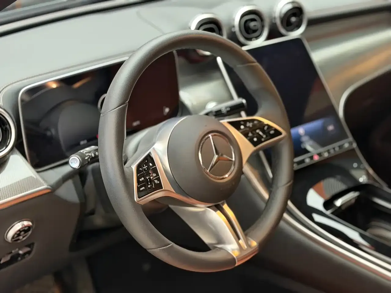Mercedes-Benz GLC 2024 GLC 260 L 4MATIC Luxury 5-seater фото 8