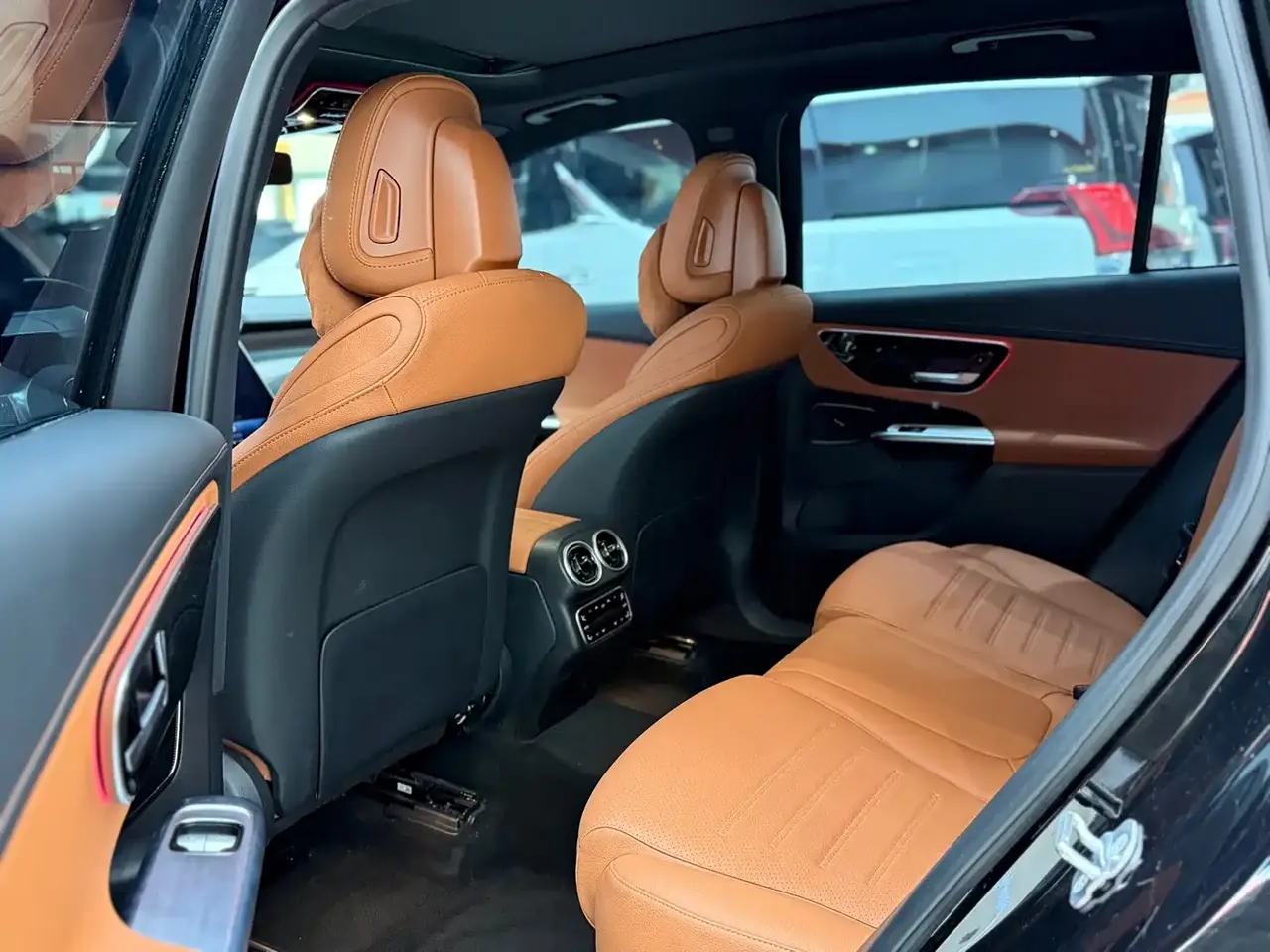Mercedes-Benz GLC 2024 GLC 260 L 4MATIC Luxury 5-seater фото 9
