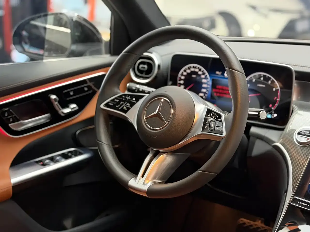 Mercedes-Benz GLC 2024 GLC 260 L 4MATIC Luxury 5-seater фото 12
