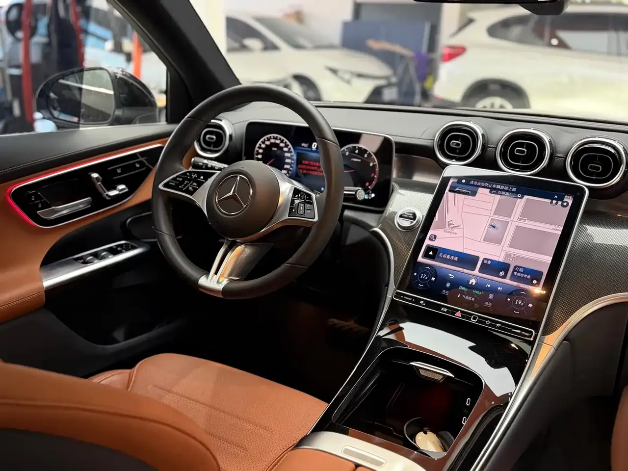 Mercedes-Benz GLC 2024 GLC 260 L 4MATIC Luxury 5-seater фото 13