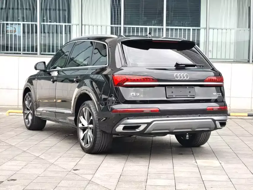 Audi Q7 2023 55 TFSI quattro S line Sport фото 12