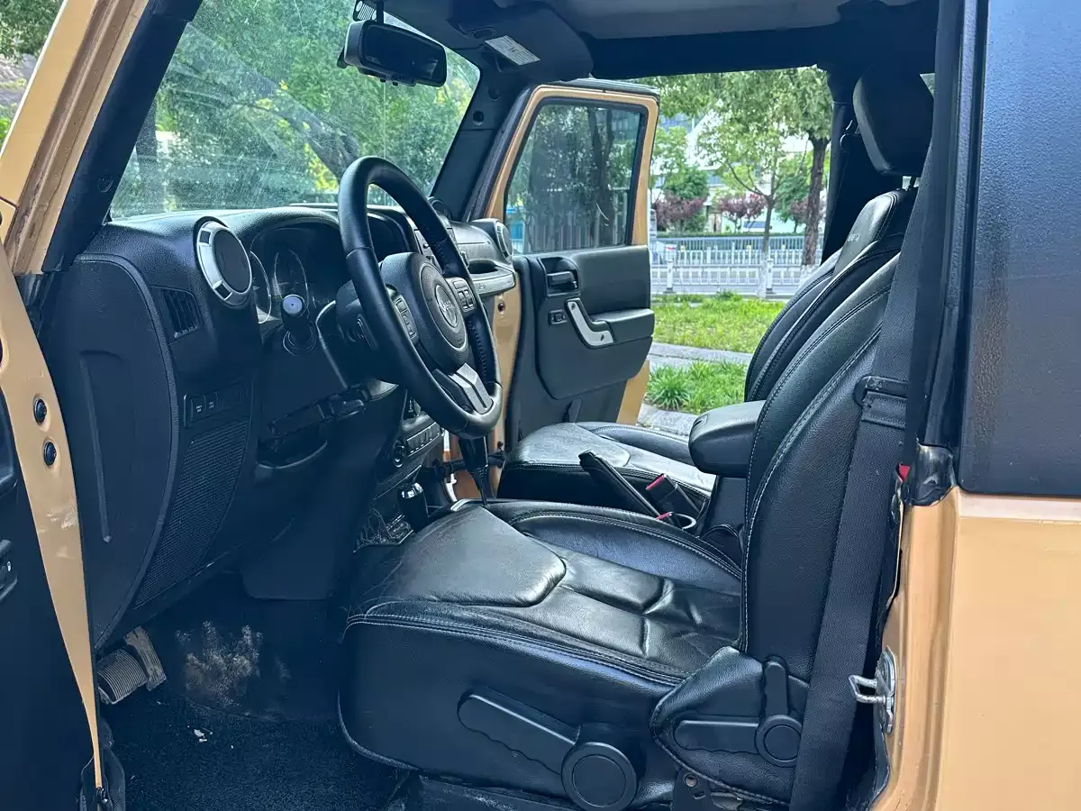 Jeep Wrangler 2013 3.6L Rubicon Two-Door фото 9