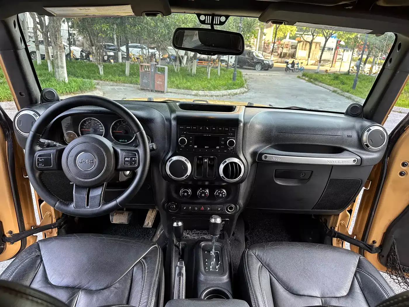 Jeep Wrangler 2013 3.6L Rubicon Two-Door фото 11