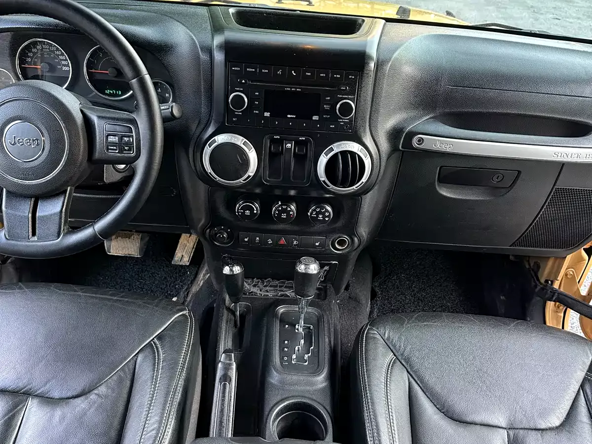 Jeep Wrangler 2013 3.6L Rubicon Two-Door фото 12