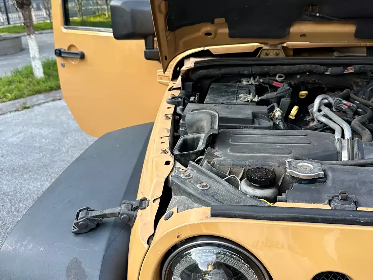 Jeep Wrangler 2013 3.6L Rubicon Two-Door фото 16