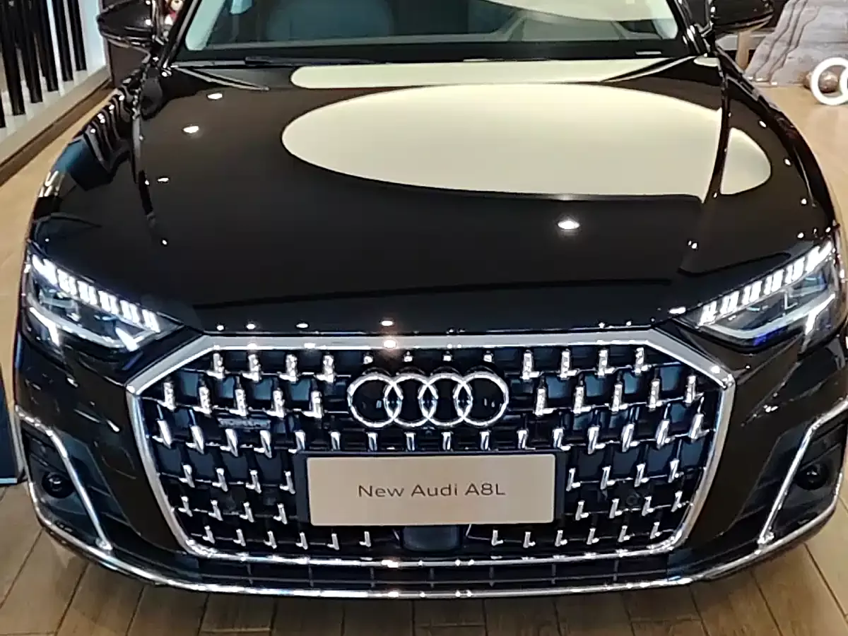Audi A8 2026 A8L 50 TFSI quattro Selection фото 2