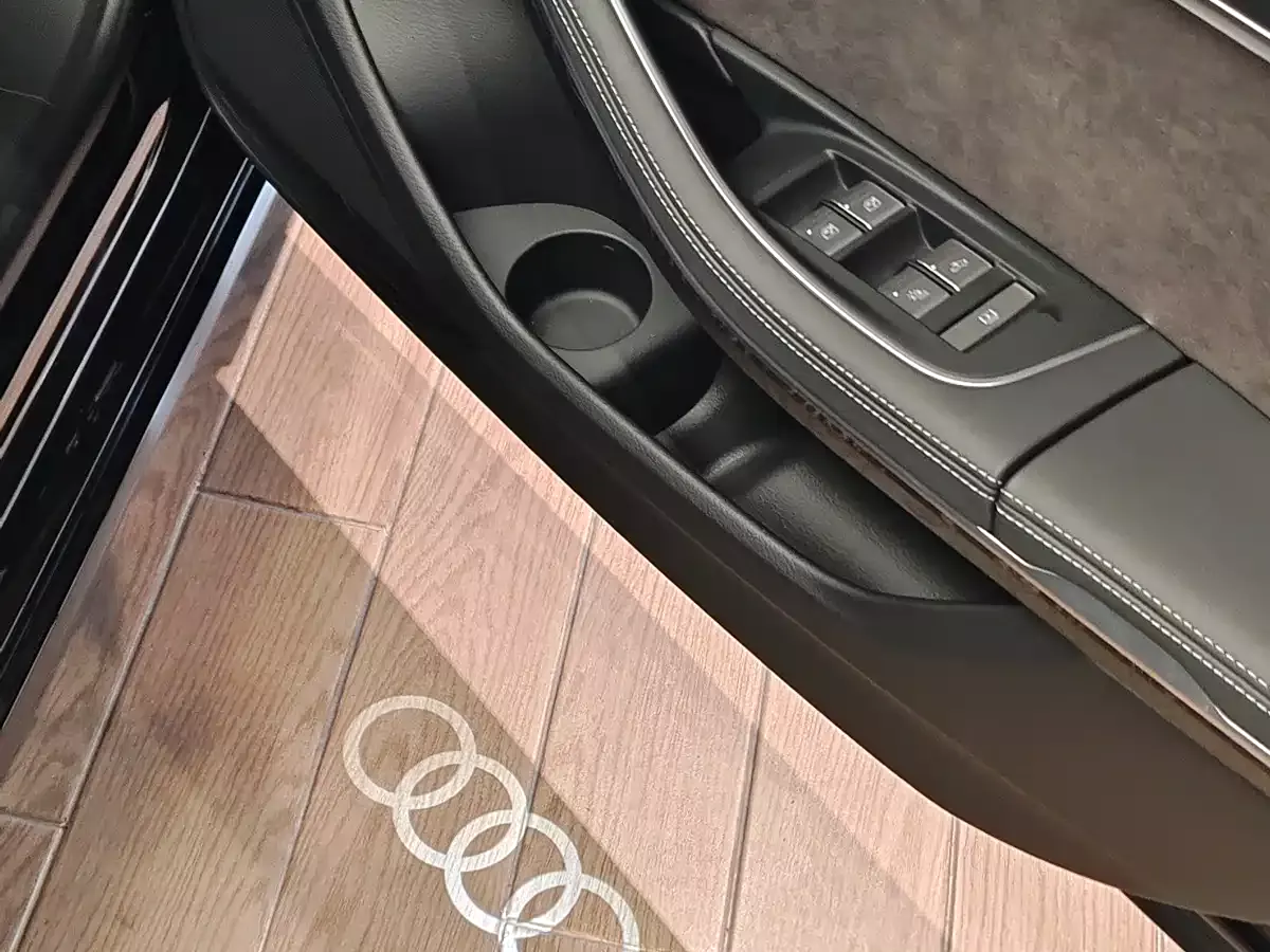Audi A8 2026 A8L 50 TFSI quattro Selection фото 3