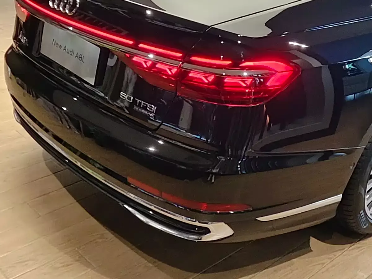 Audi A8 2026 A8L 50 TFSI quattro Selection фото 8