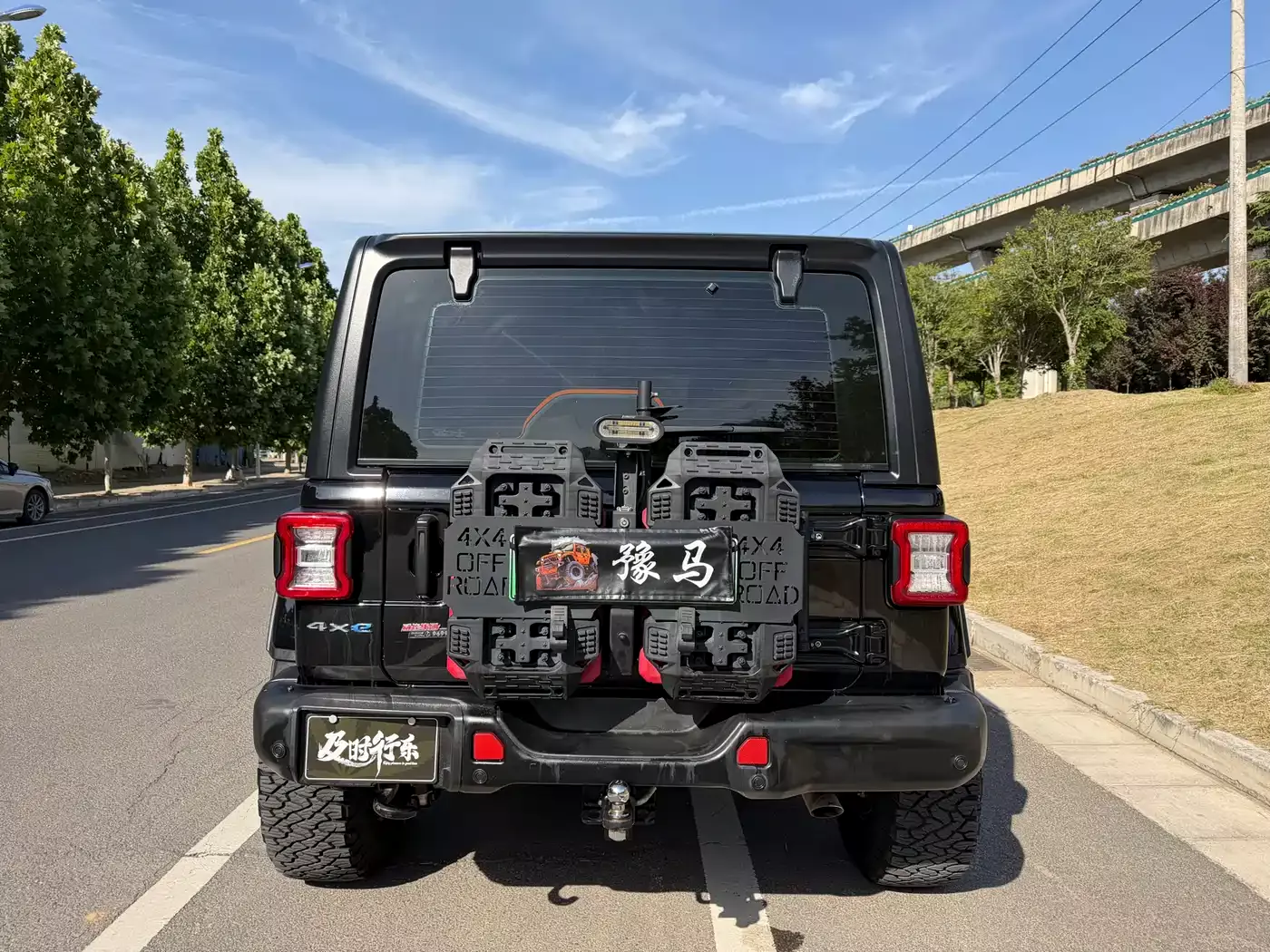 Jeep Wrangler 4xe 2021 4-Door 2.0T 4xe Sahara фото 6