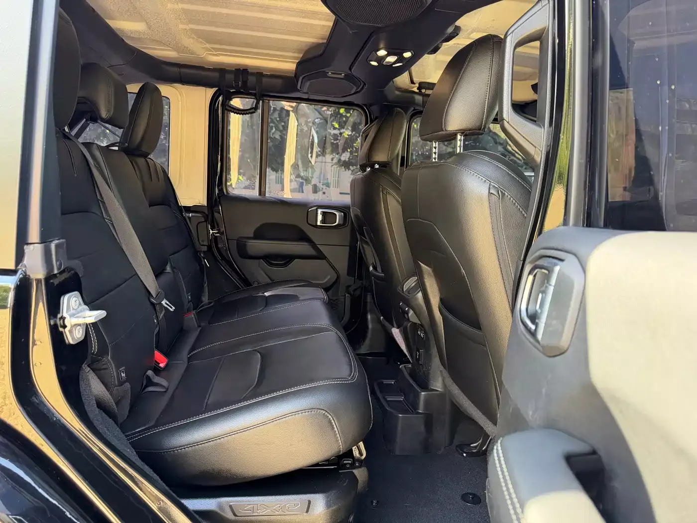 Jeep Wrangler 4xe 2021 4-Door 2.0T 4xe Sahara фото 9