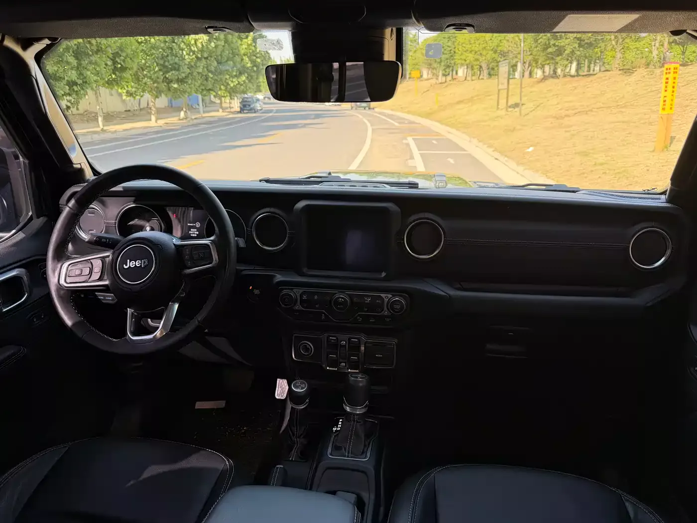 Jeep Wrangler 4xe 2021 4-Door 2.0T 4xe Sahara фото 11