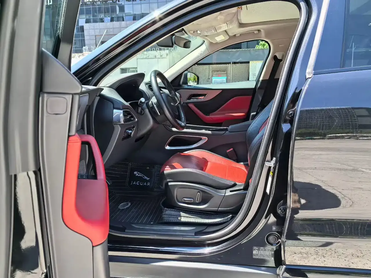 Jaguar F-PACE 2020 2.0T R-Dynamic SE фото 4