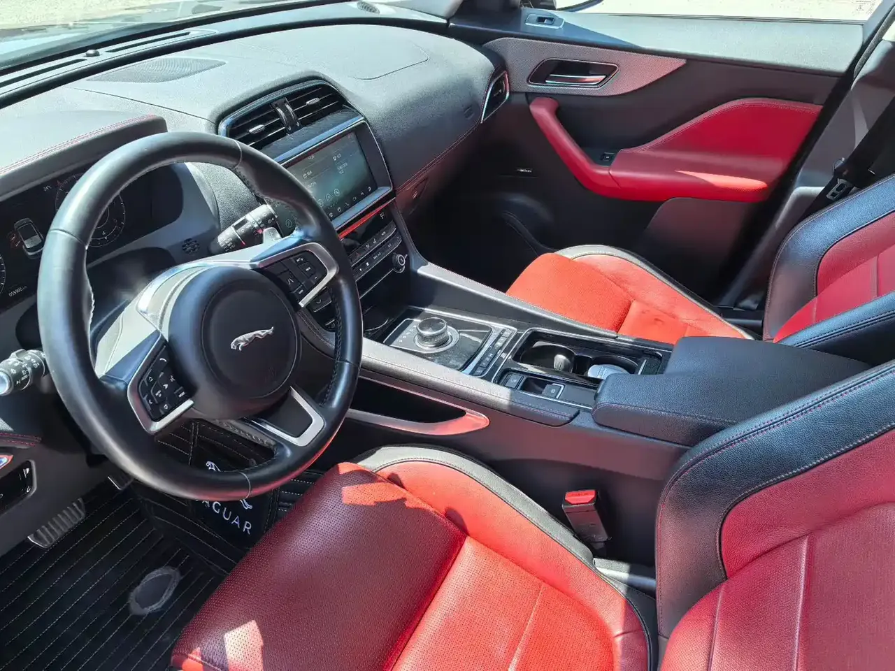 Jaguar F-PACE 2020 2.0T R-Dynamic SE фото 6