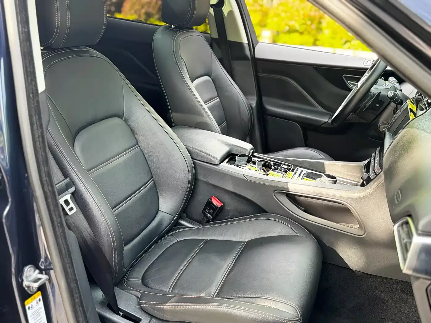 Jaguar F-PACE 2018 2.0T 4WD Urban Premium Edition фото 5