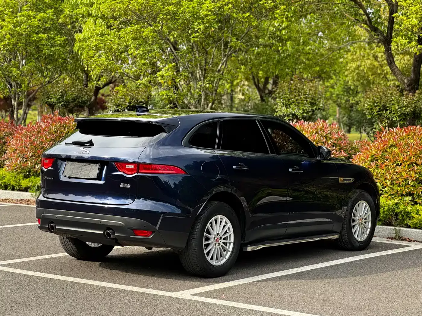 Jaguar F-PACE 2018 2.0T 4WD Urban Premium Edition фото 9