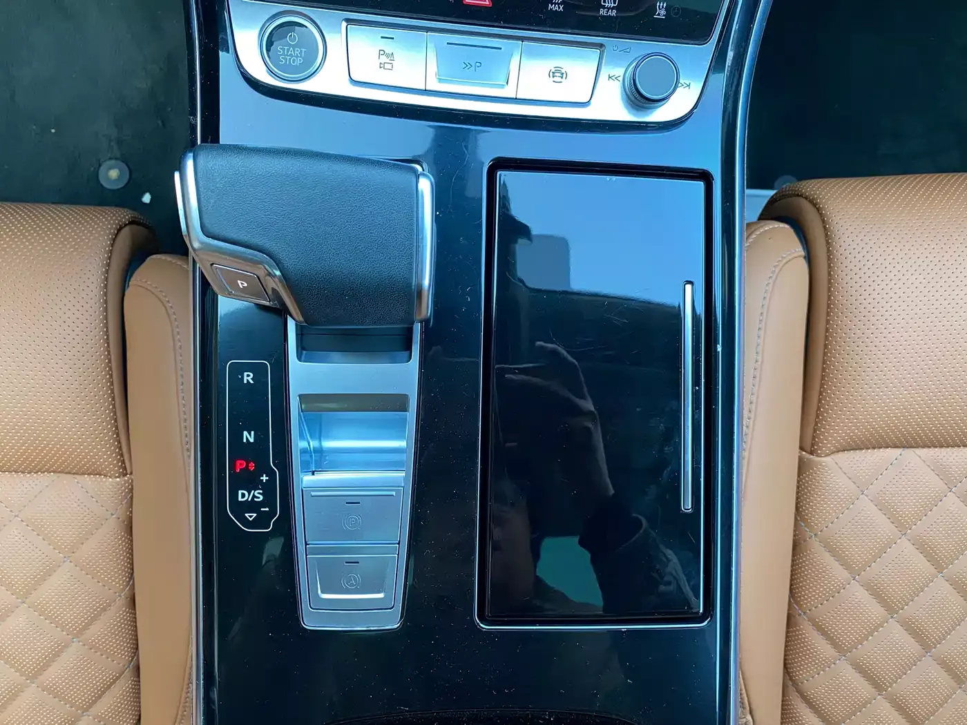 Audi A8 2024 Model A8L 50 TFSI quattro Premium Selection фото 16