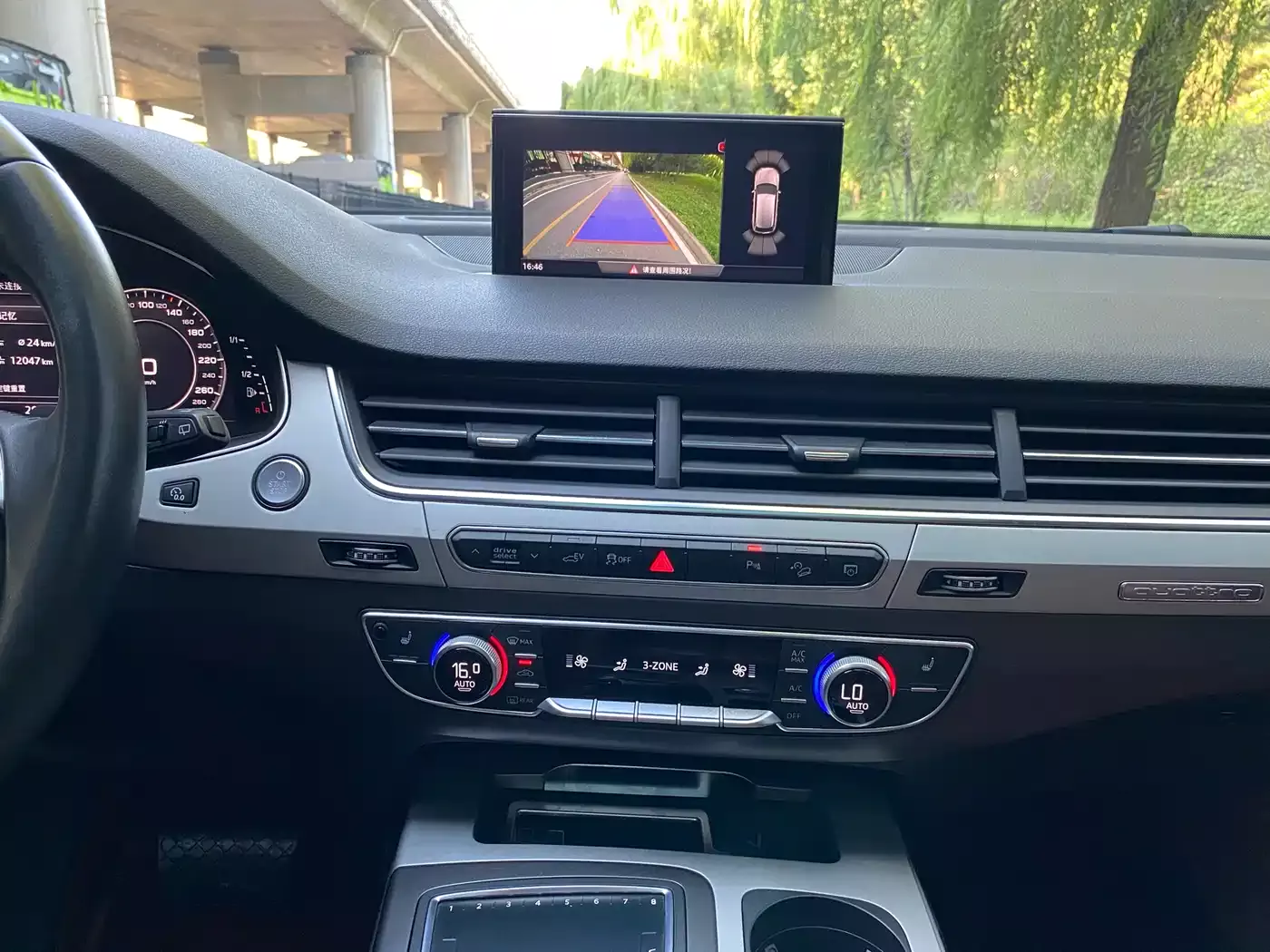 Audi Q7 New Energy 2019 55 e-tron фото 21