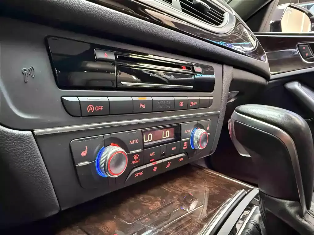 Audi A6L 2018 30th Anniversary 45 TFSI quattro Sport фото 23