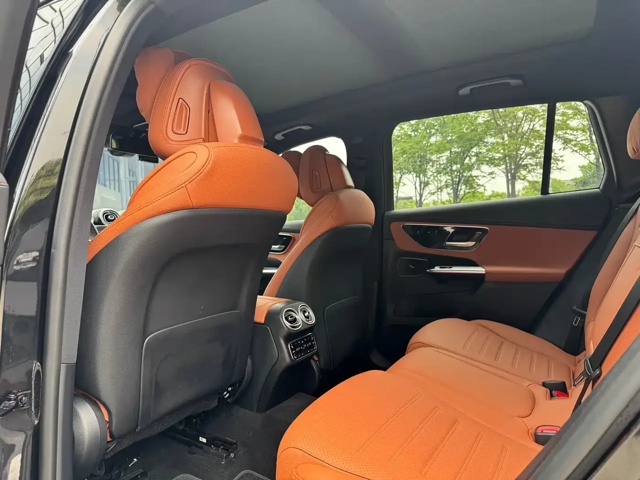 Mercedes-Benz GLC 2024 GLC 260 L 4MATIC Dynamic 5-seater фото 6