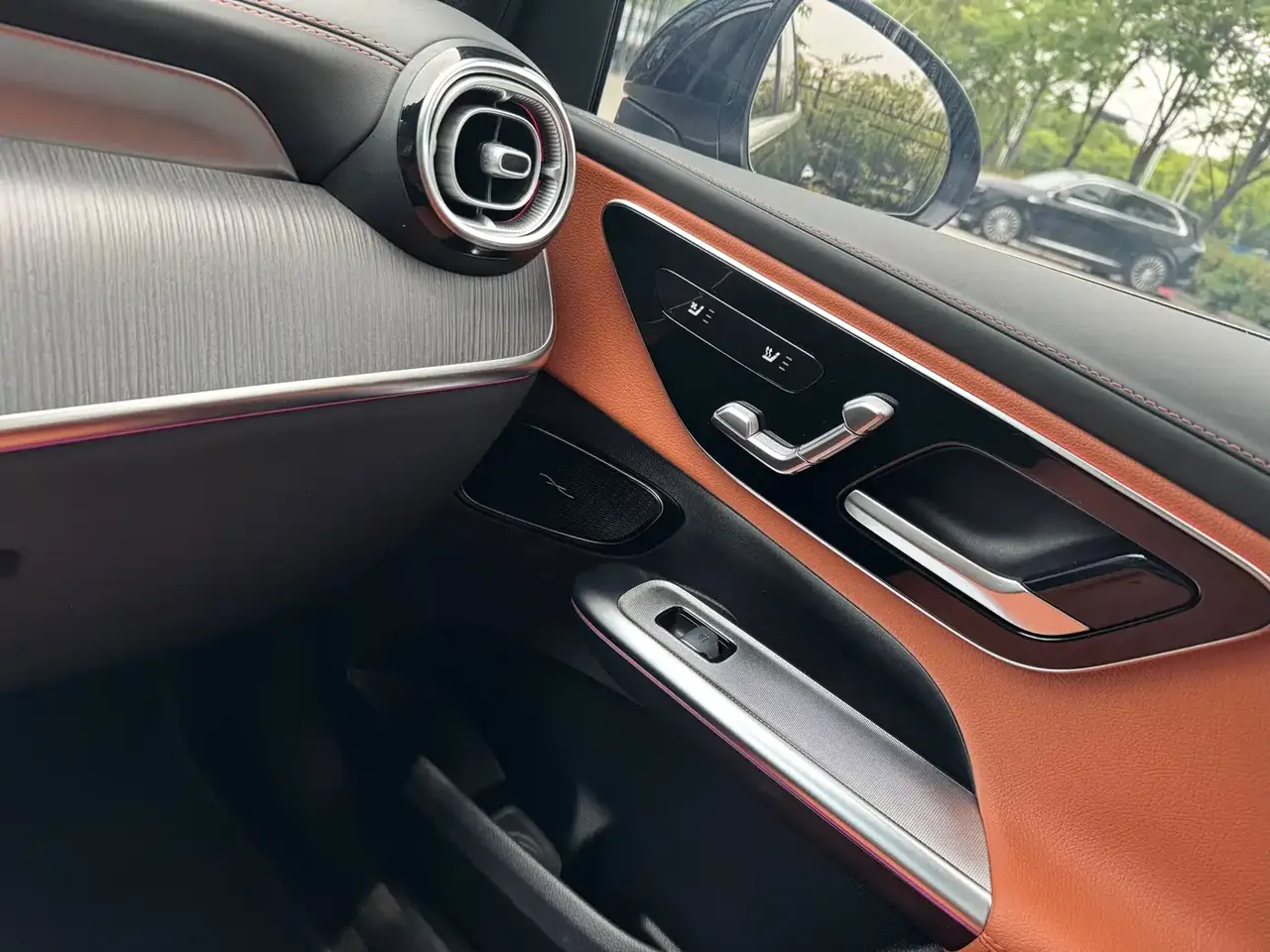 Mercedes-Benz GLC 2024 GLC 260 L 4MATIC Dynamic 5-seater фото 9