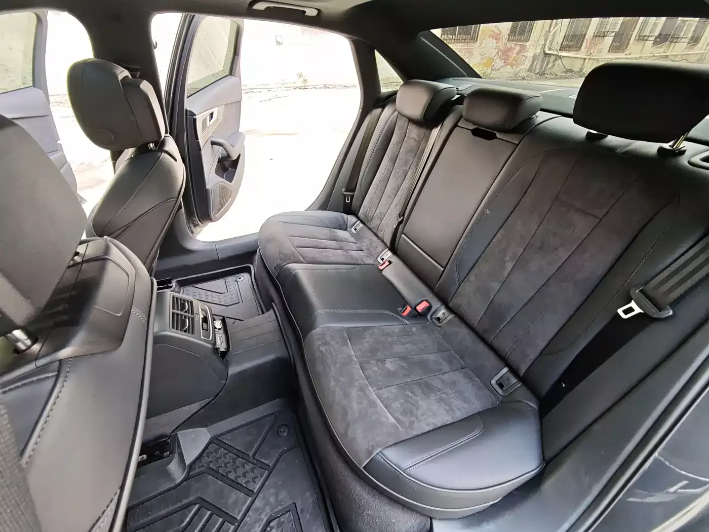 Audi A4L 2024 45 TFSI quattro Premium Dynamic фото 10