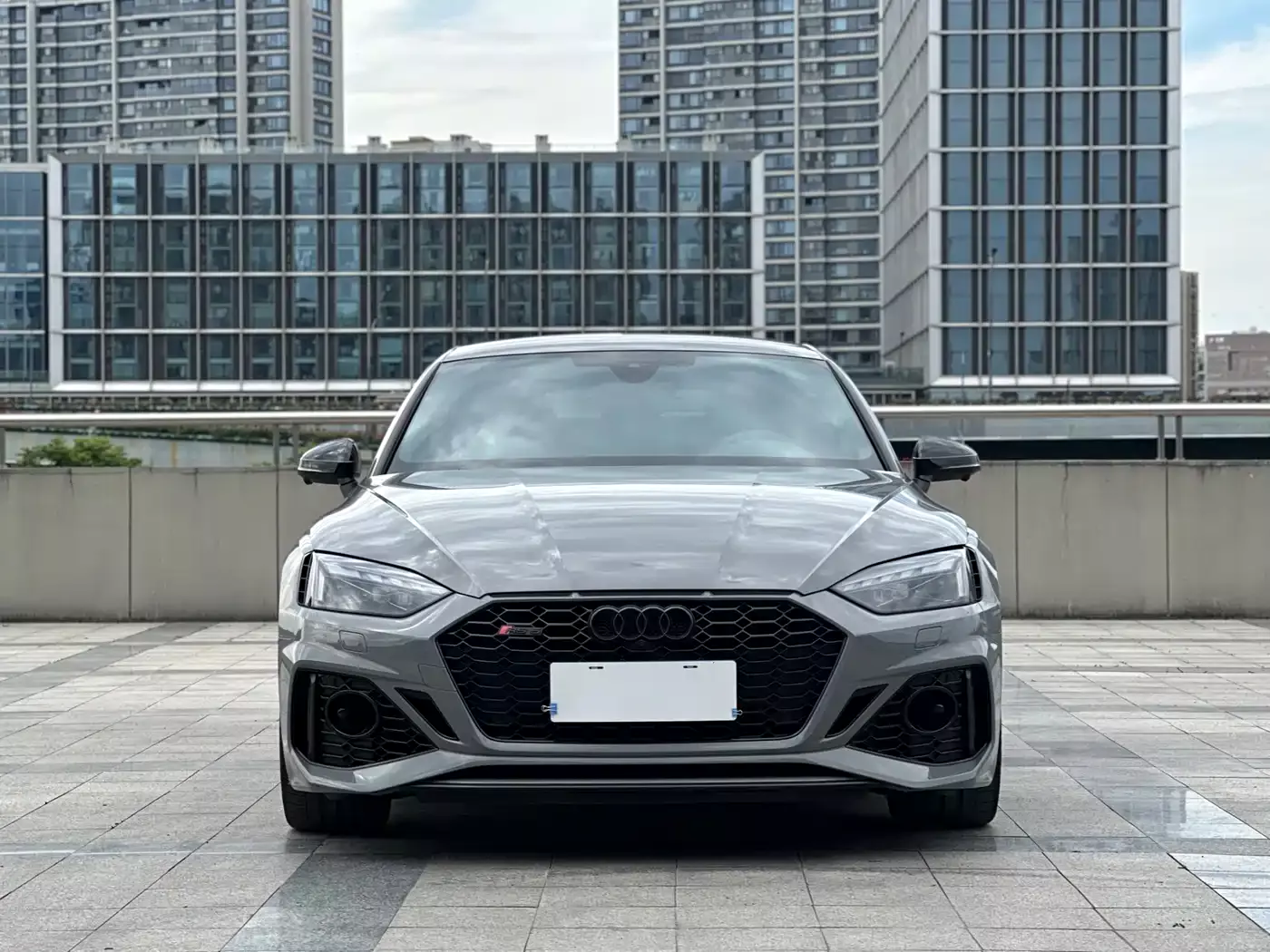 Audi RS 5 2023 Model RS 5 2.9T Sportback Dark Gold Edition фото 2