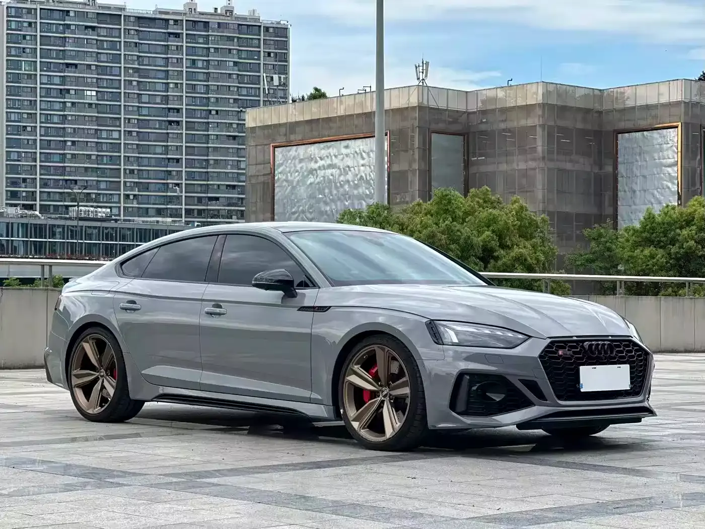 Audi RS 5 2023 Model RS 5 2.9T Sportback Dark Gold Edition фото 3