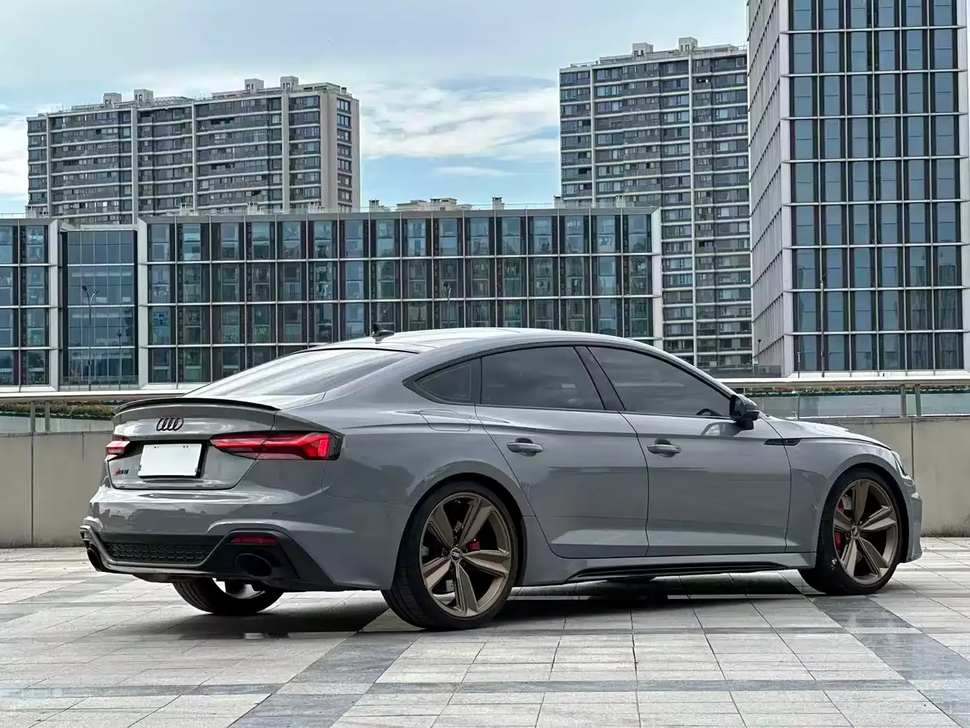 Audi RS 5 2023 Model RS 5 2.9T Sportback Dark Gold Edition фото 4