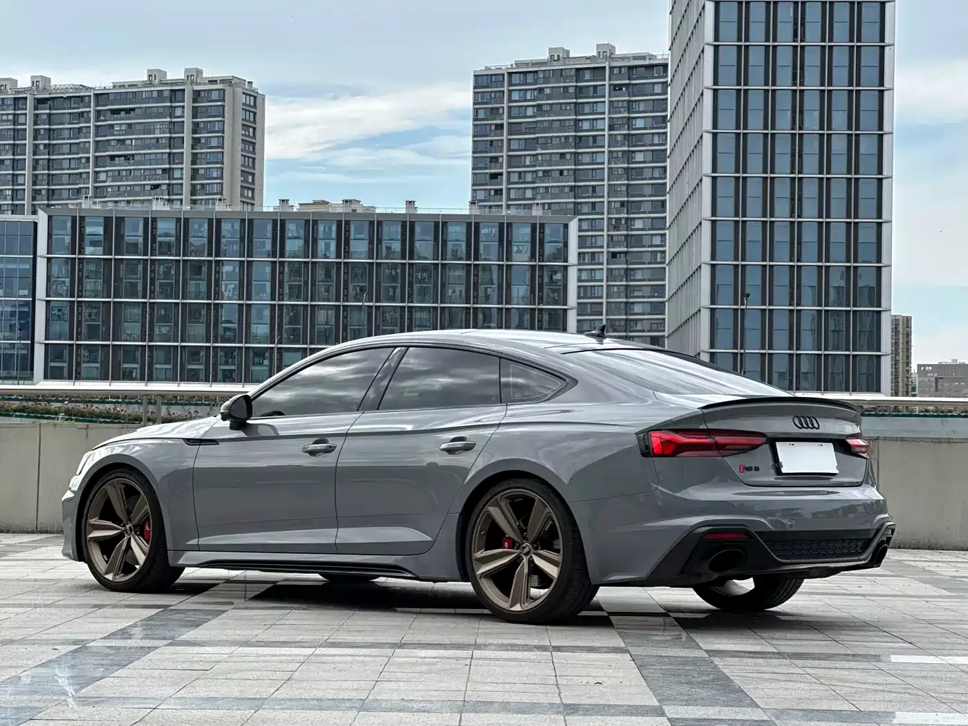 Audi RS 5 2023 Model RS 5 2.9T Sportback Dark Gold Edition фото 6