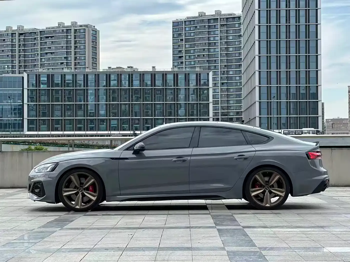 Audi RS 5 2023 Model RS 5 2.9T Sportback Dark Gold Edition фото 7