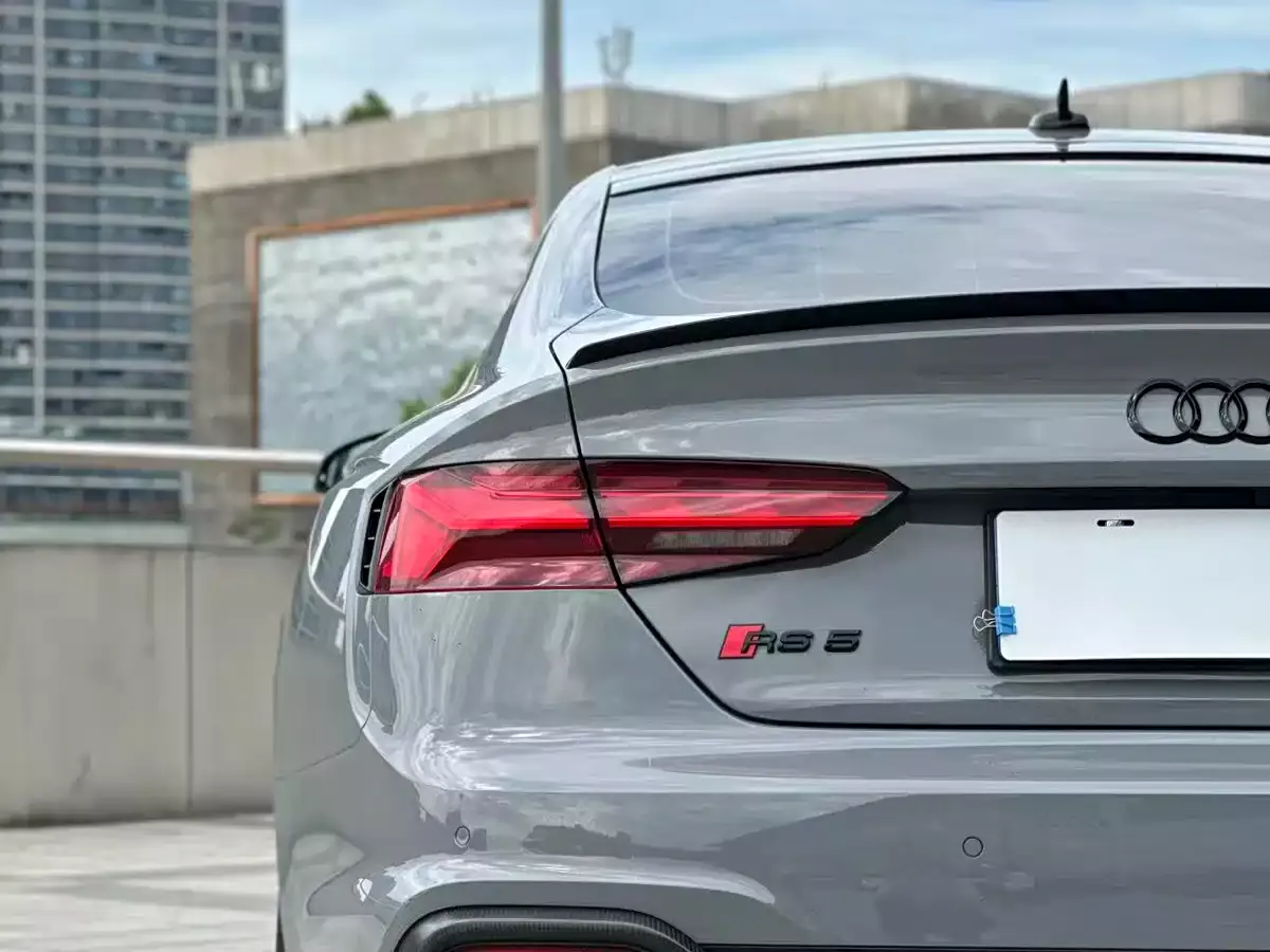 Audi RS 5 2023 Model RS 5 2.9T Sportback Dark Gold Edition фото 8