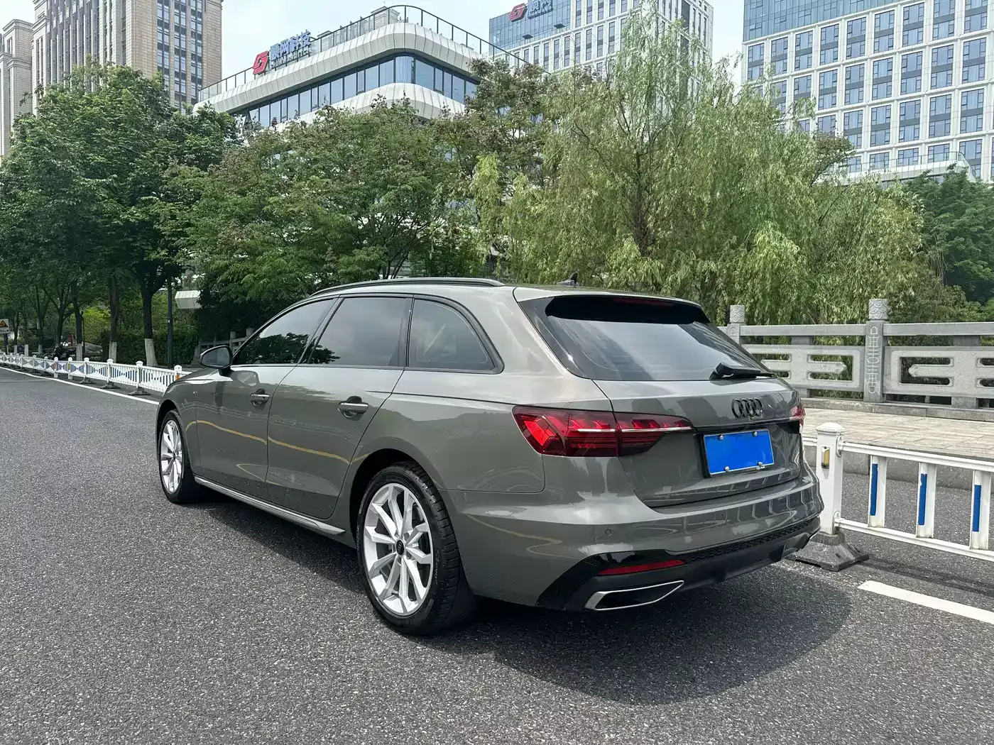 Audi A4 (Import) 2024 Avant 40 TFSI Fashion Sport фото 3