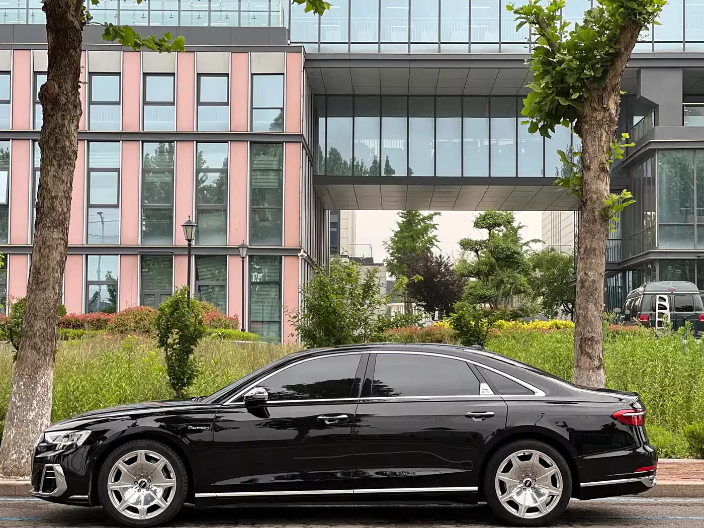 Audi A8 2018 A8L 55 TFSI quattro Launch Premium фото 3
