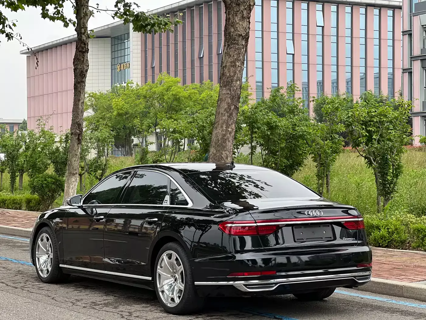 Audi A8 2018 A8L 55 TFSI quattro Launch Premium фото 4